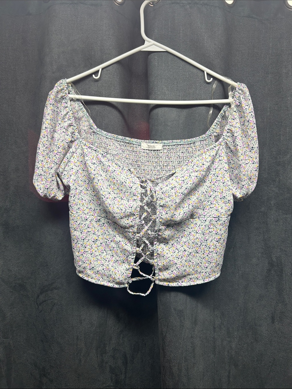 Active USA Lavender Floral Lace-Up Puff Sleeve Crop Top